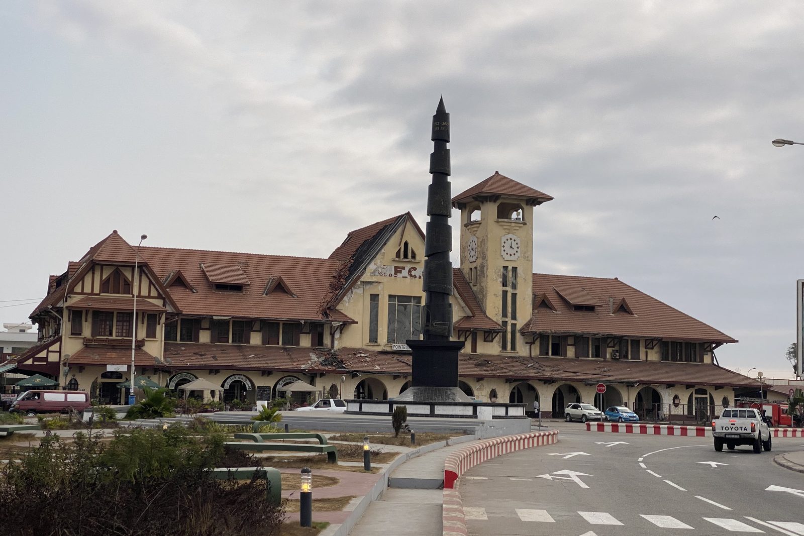 Gare de Pointe-Noire, illustrant le patrimoine bâti suivi en contrôle technique au Congo