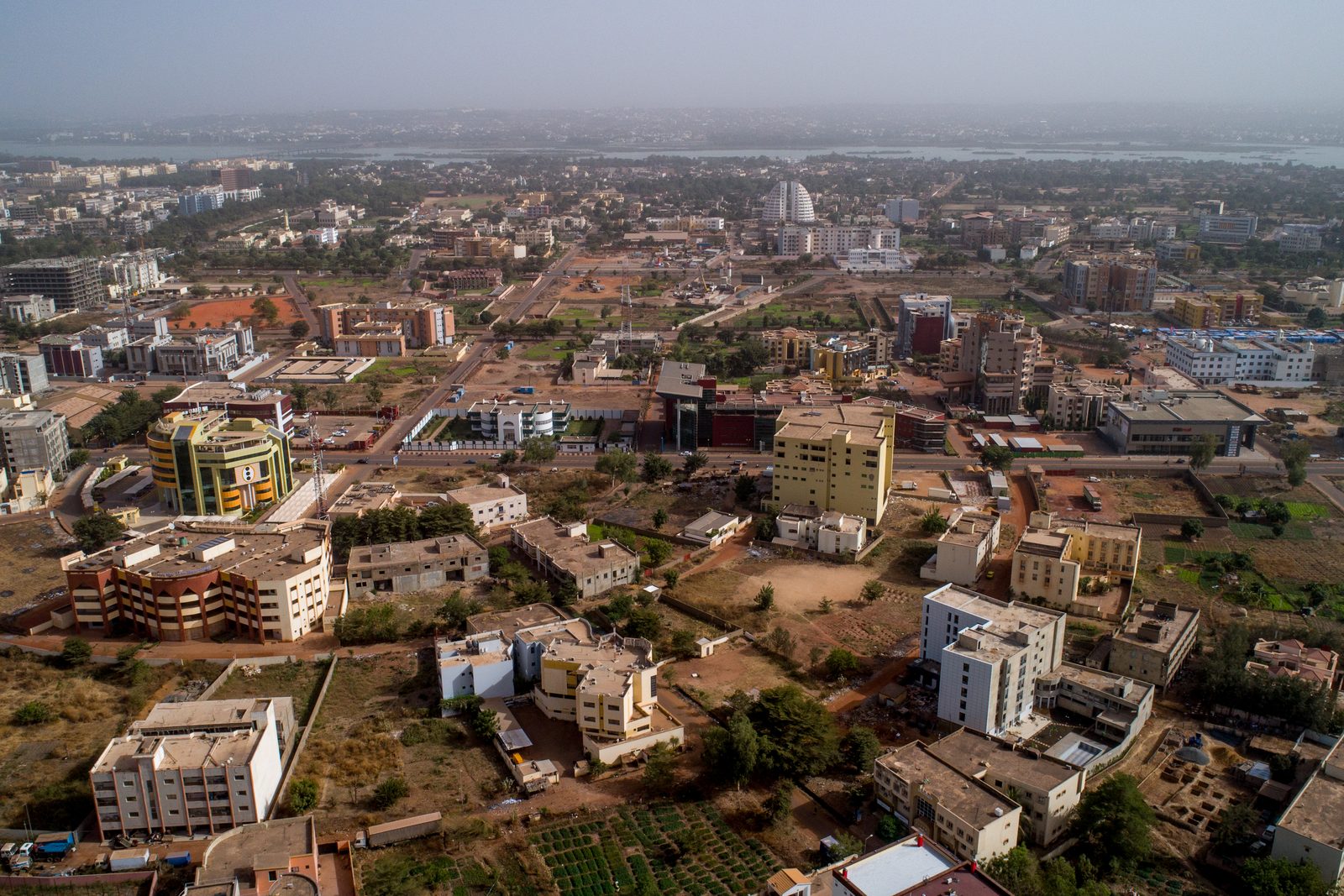 Vue aérienne du quartier ACI 2000 à Bamako, illustrant les projets suivis en contrôle technique au Mali